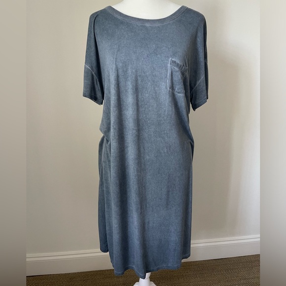 easel T-Shirt Dress - Size M - Picture 1 of 12